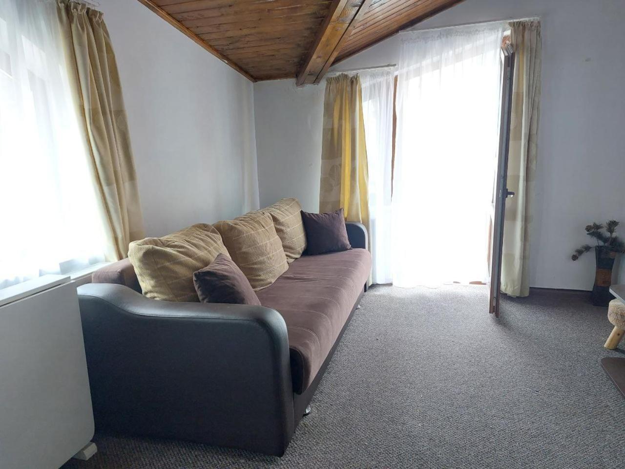Vila Foc Alb Apartamente-부스테니 외부 사진